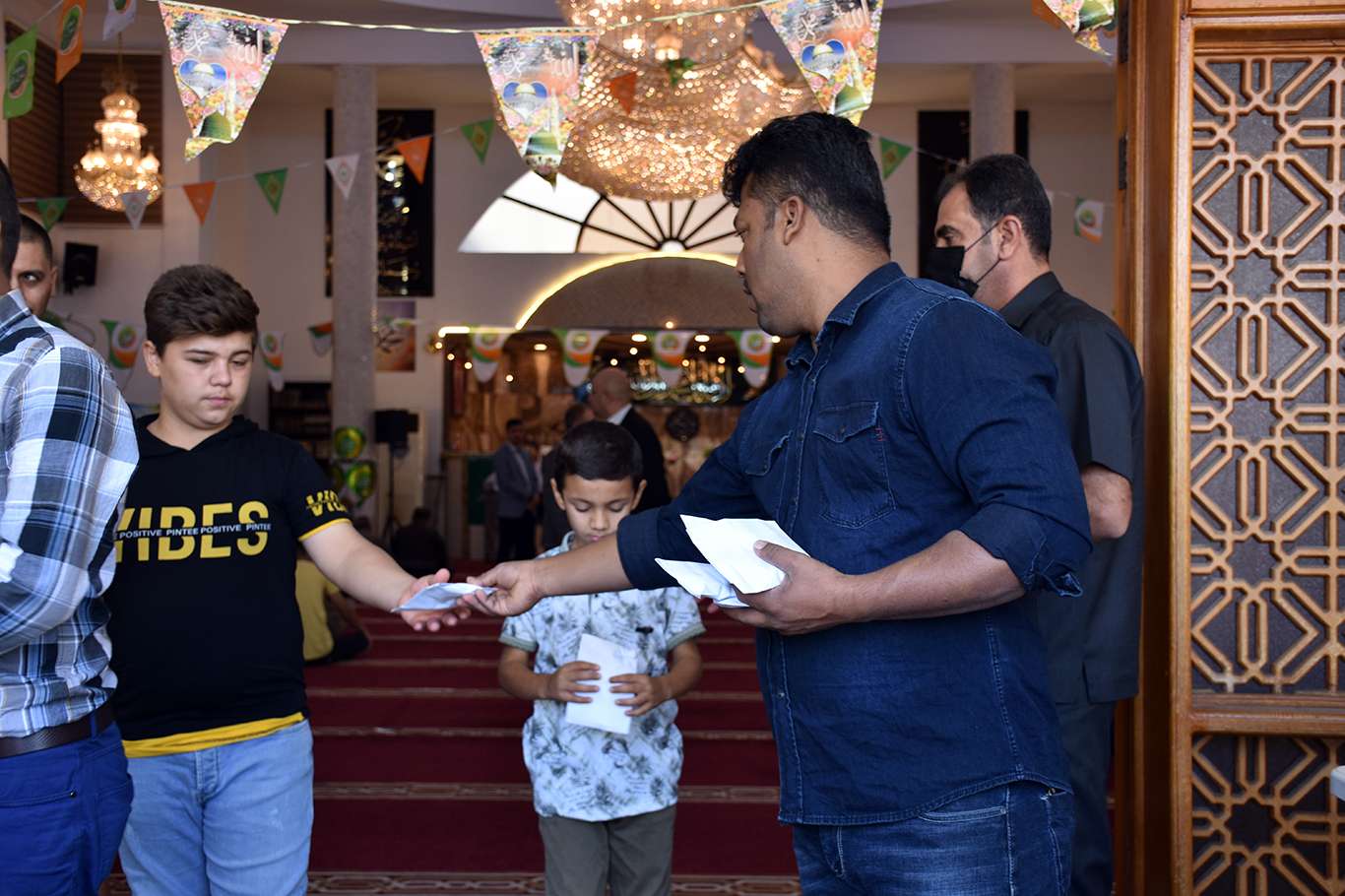 Erbil'de on binlerin katılımıyla mevlit etkinliği düzenlendi
